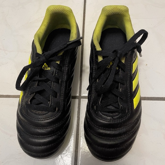 Kids’ Adidas Soccer Cleats - size 1Y - Picture 3 of 5